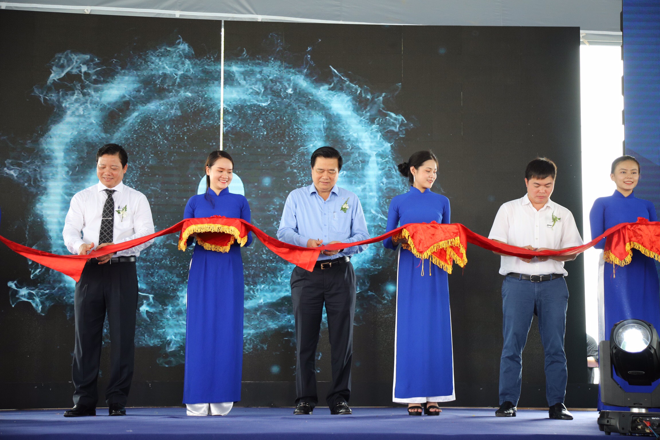 KHÁNH THÀNH NHÀ MÁY NƯỚC SẠCH NHỊ THÀNH CÓ CÔNG NGHỆ HIỆN ĐẠI VÀ QUY MÔ LỚN NHẤT KHU VỰC ĐB SÔNG CỬU LONG